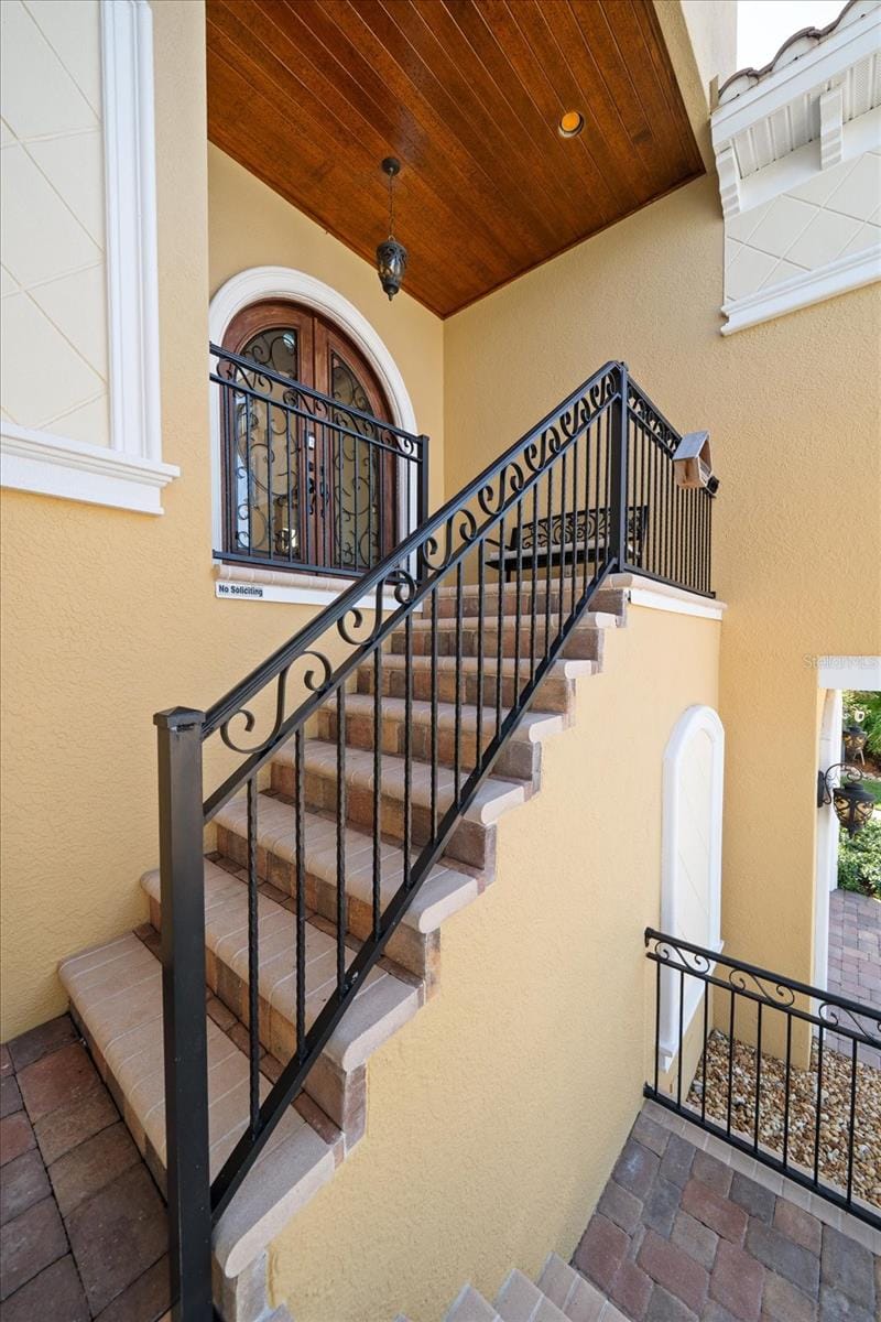 211 Poinciana Ln photo 5