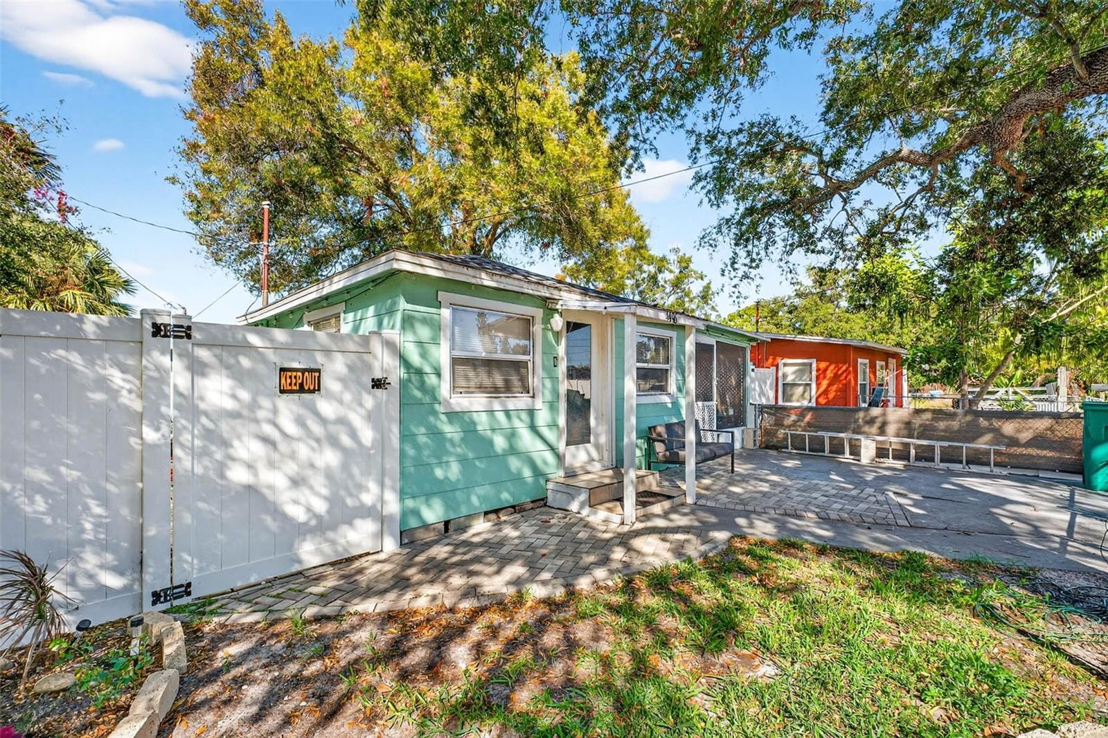 4496 Star St N photo 4