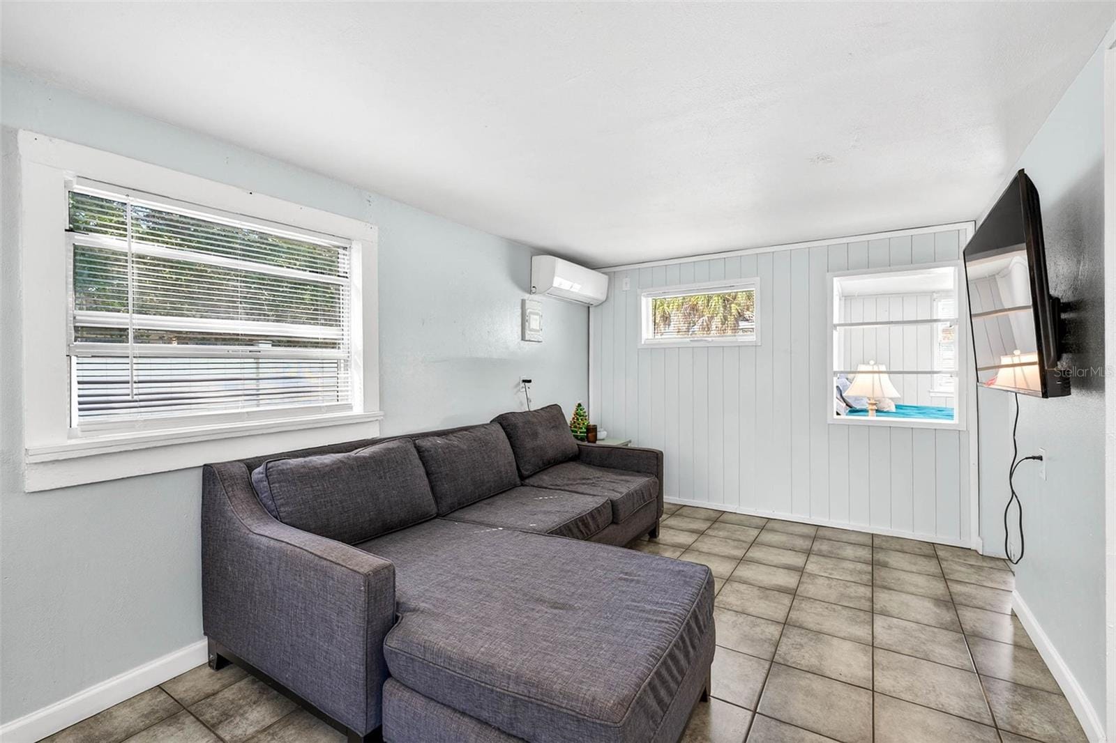 4496 Star St N photo 5