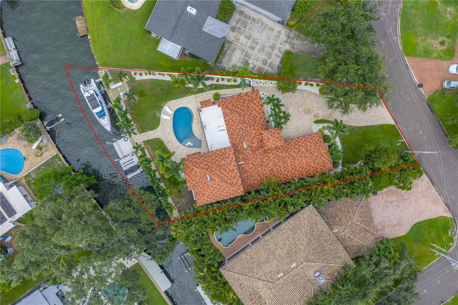 145 Bay Point Dr NE photo 4