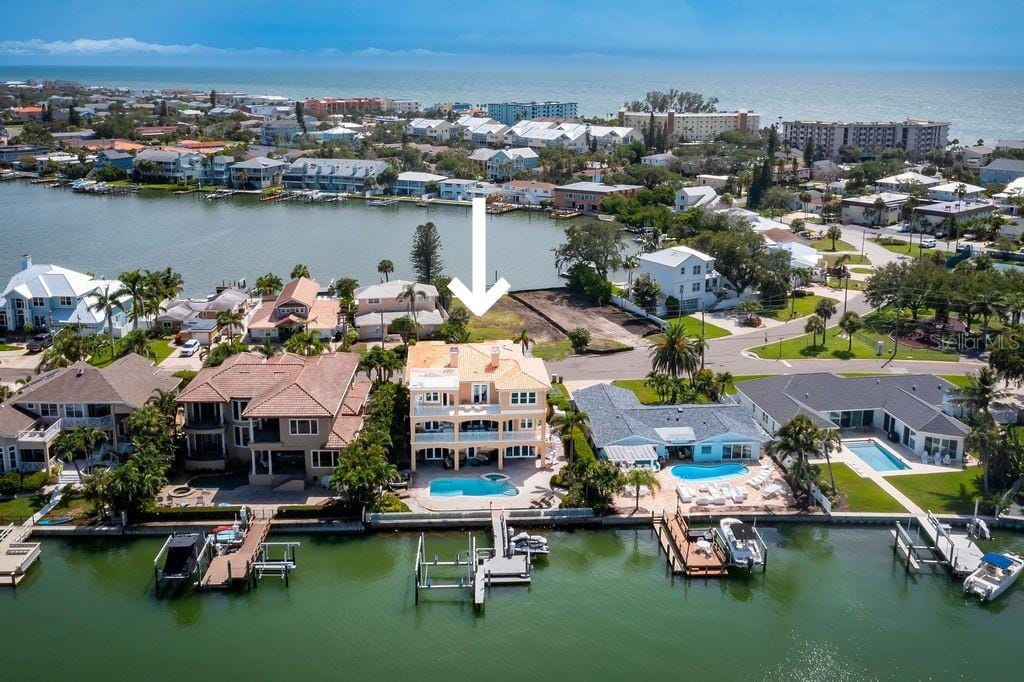 306 Harbor Dr photo 2