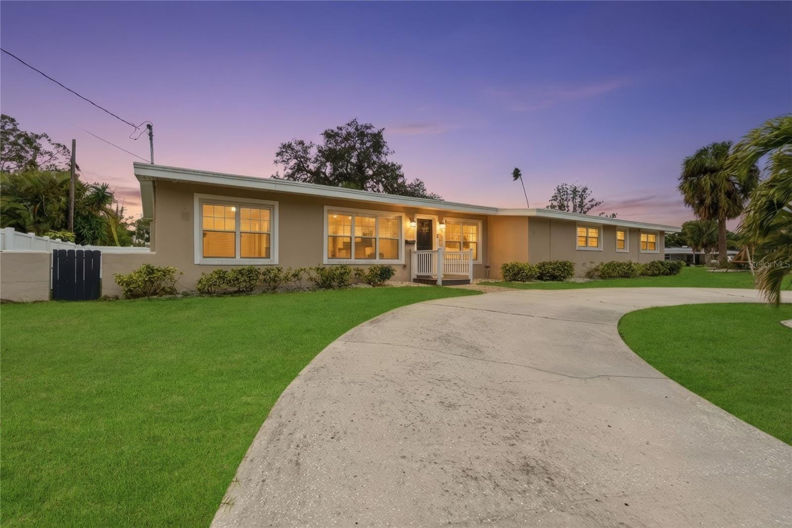 327 Sunny Ln photo 3