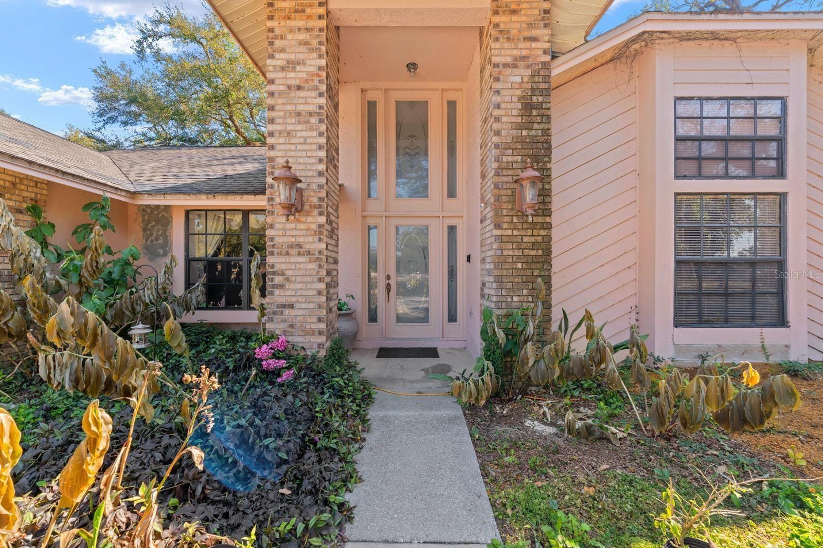 2501 E Diana St photo 2