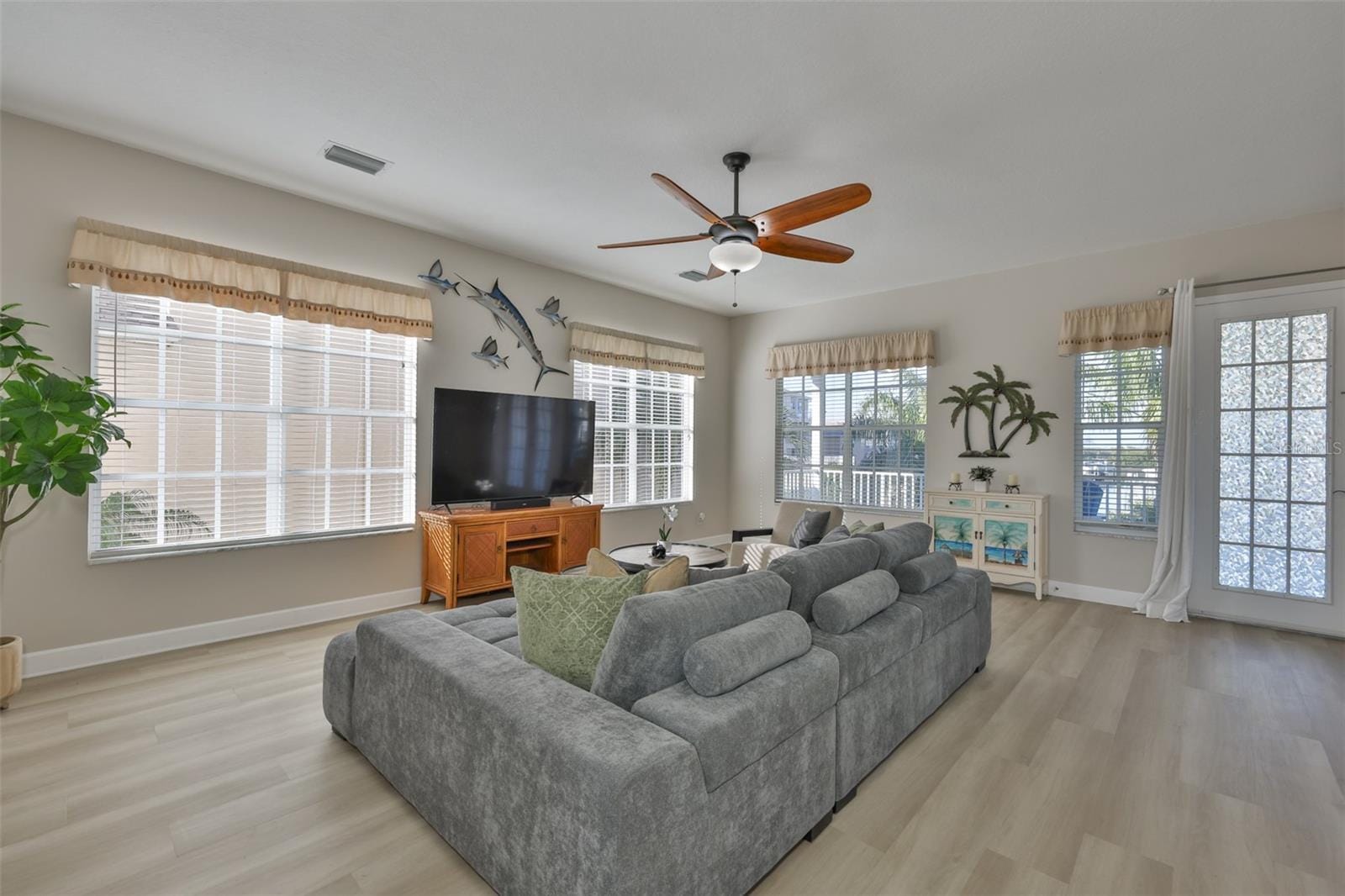 6026 Seaside Dr photo 5