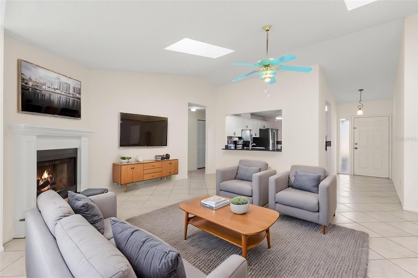 523 Padua Cir NE photo 4