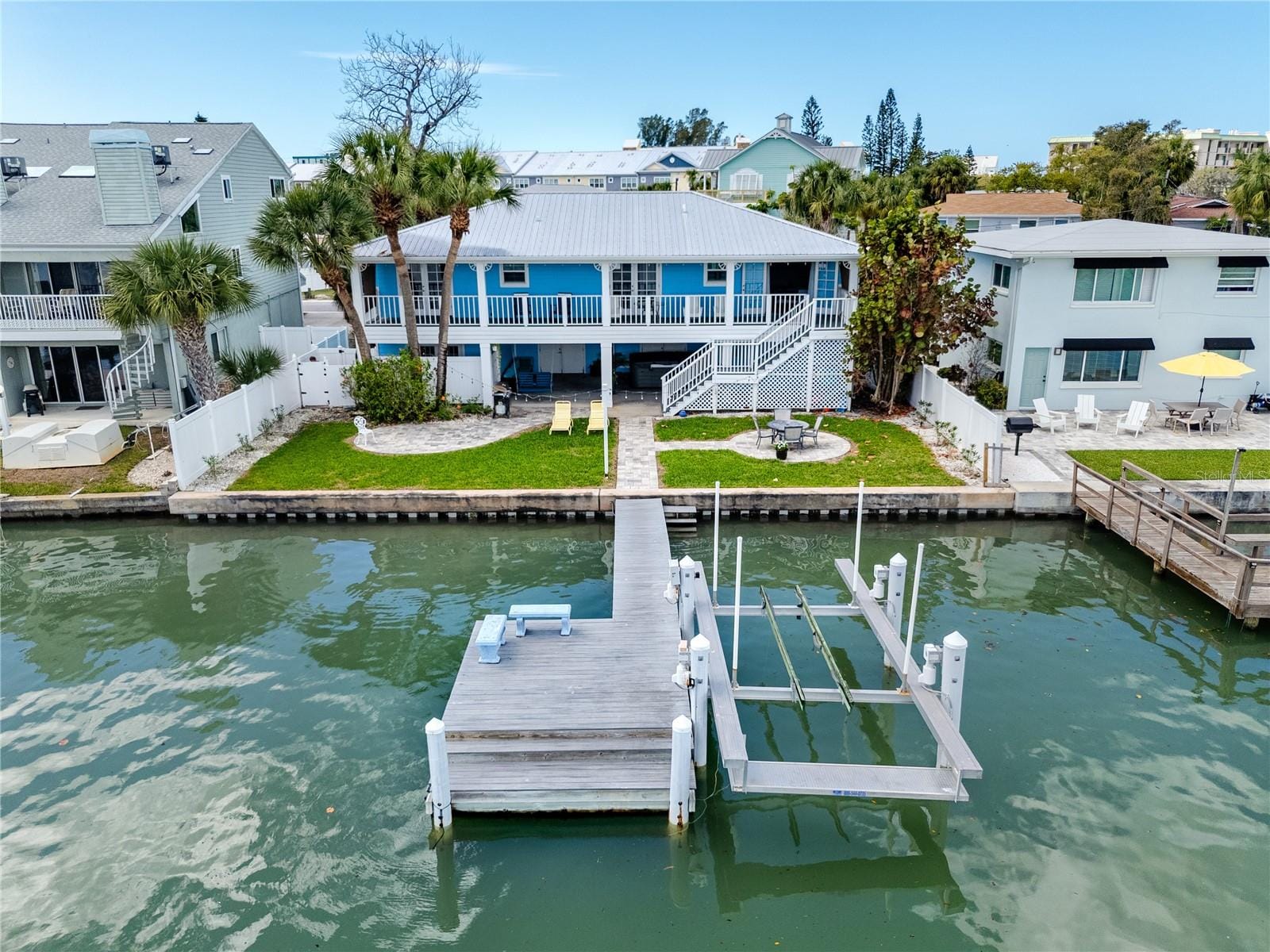 2601 Bay Blvd photo 2