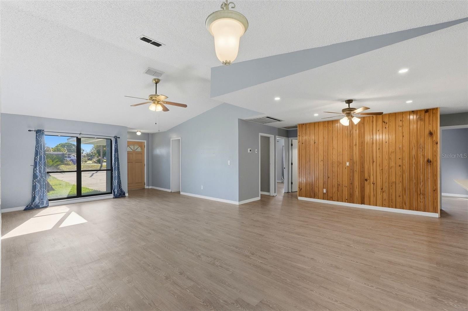 11696 Currie Ln photo 5