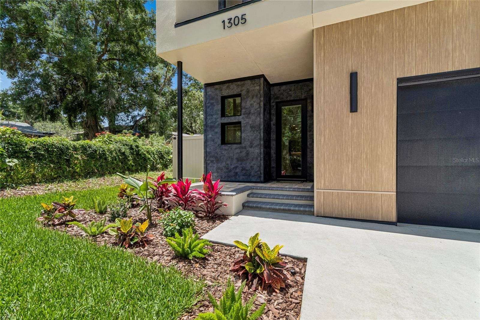 1305 Hilton Pl photo 4