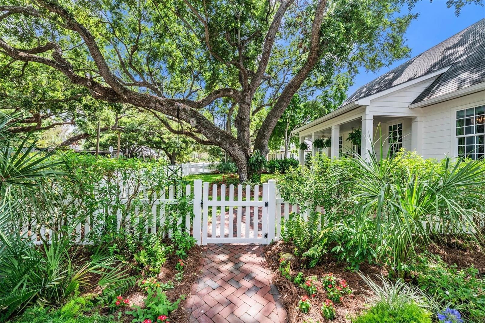1707 S Hesperides St photo 4