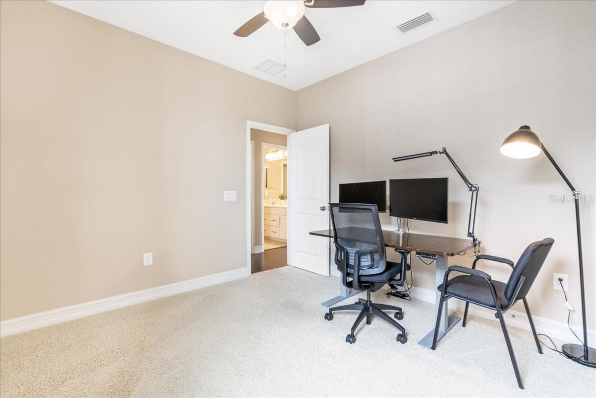Photo 33