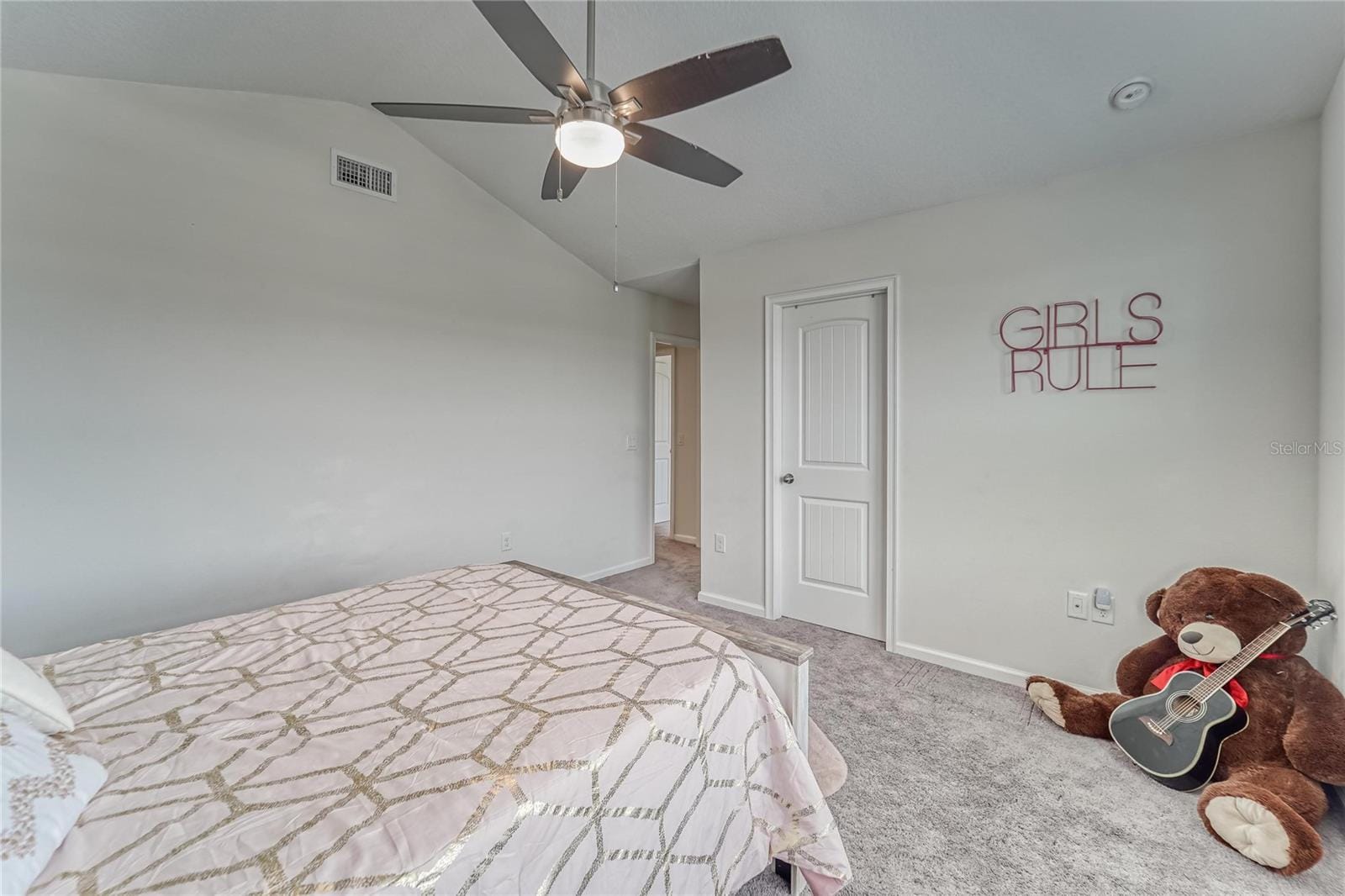 Photo 33