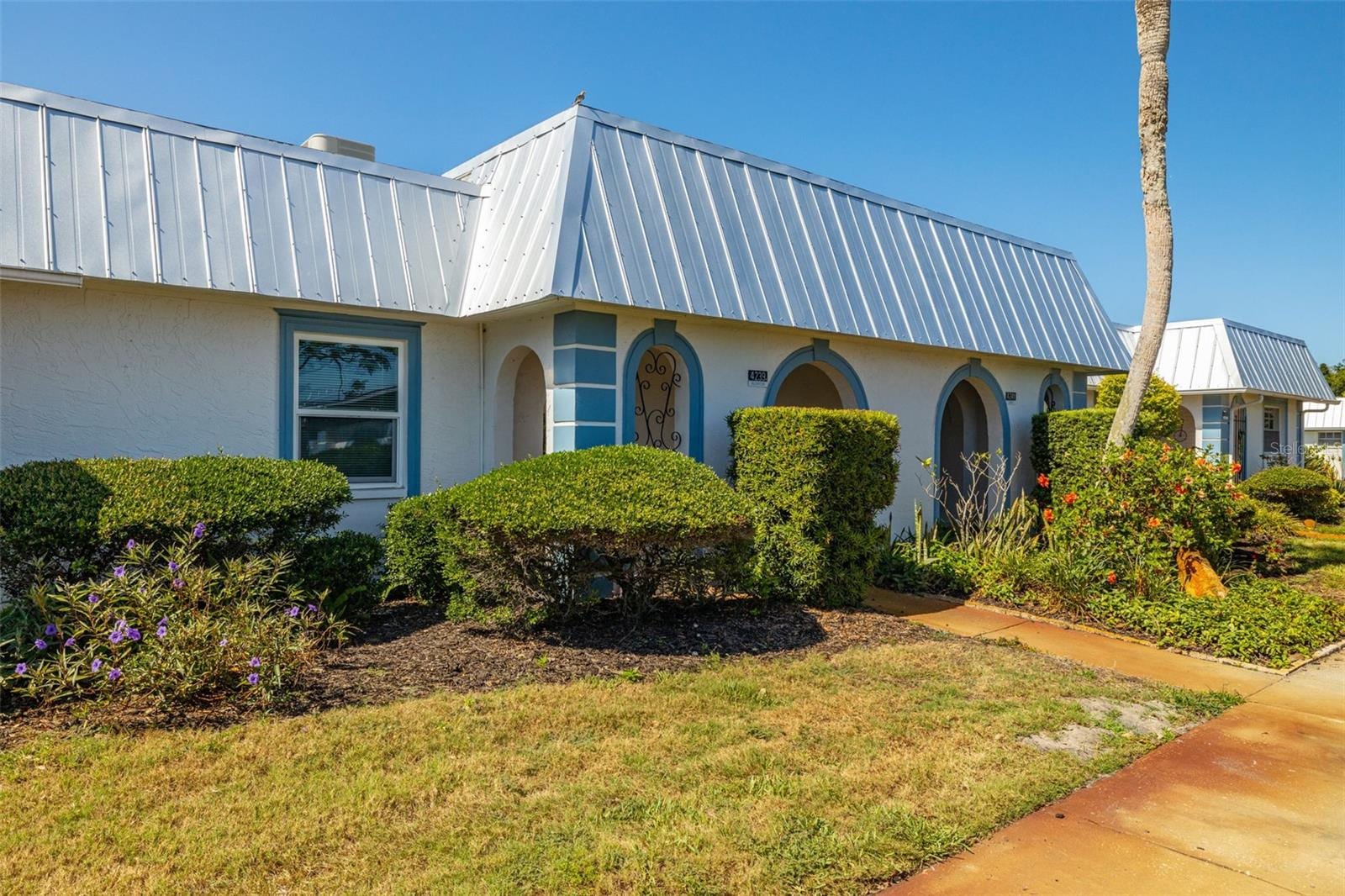 4239 Tamargo Dr photo 2