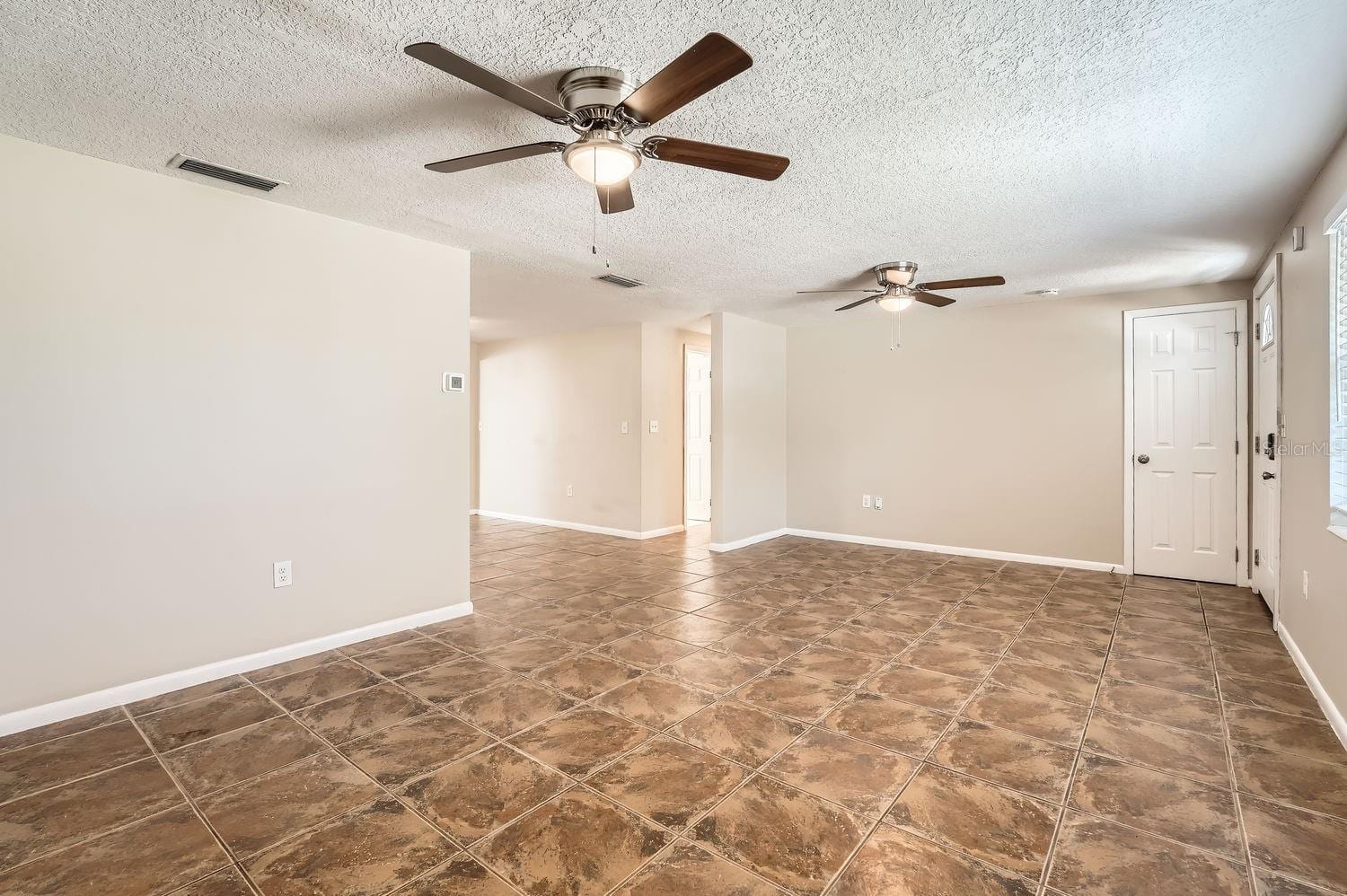 5023 Thames Dr photo 3