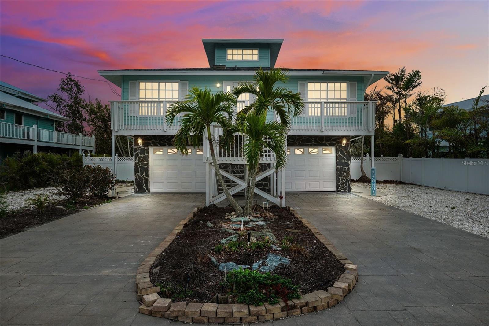 311 Poinsettia Rd photo 2