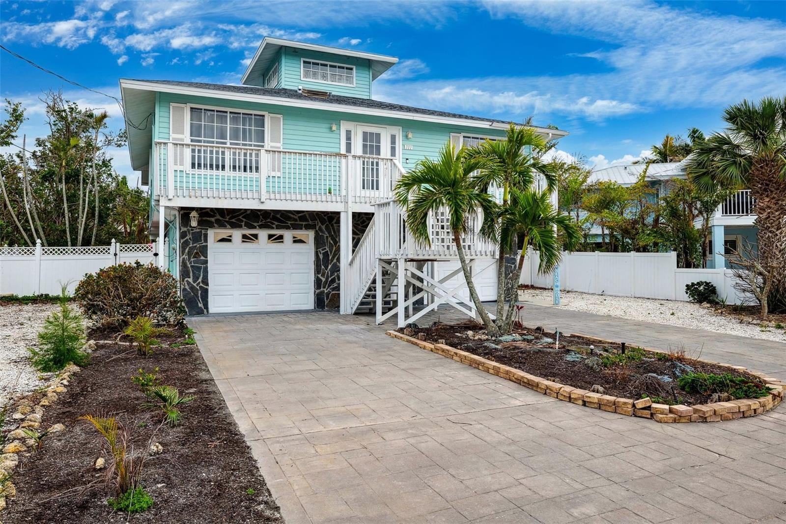 311 Poinsettia Rd photo 3