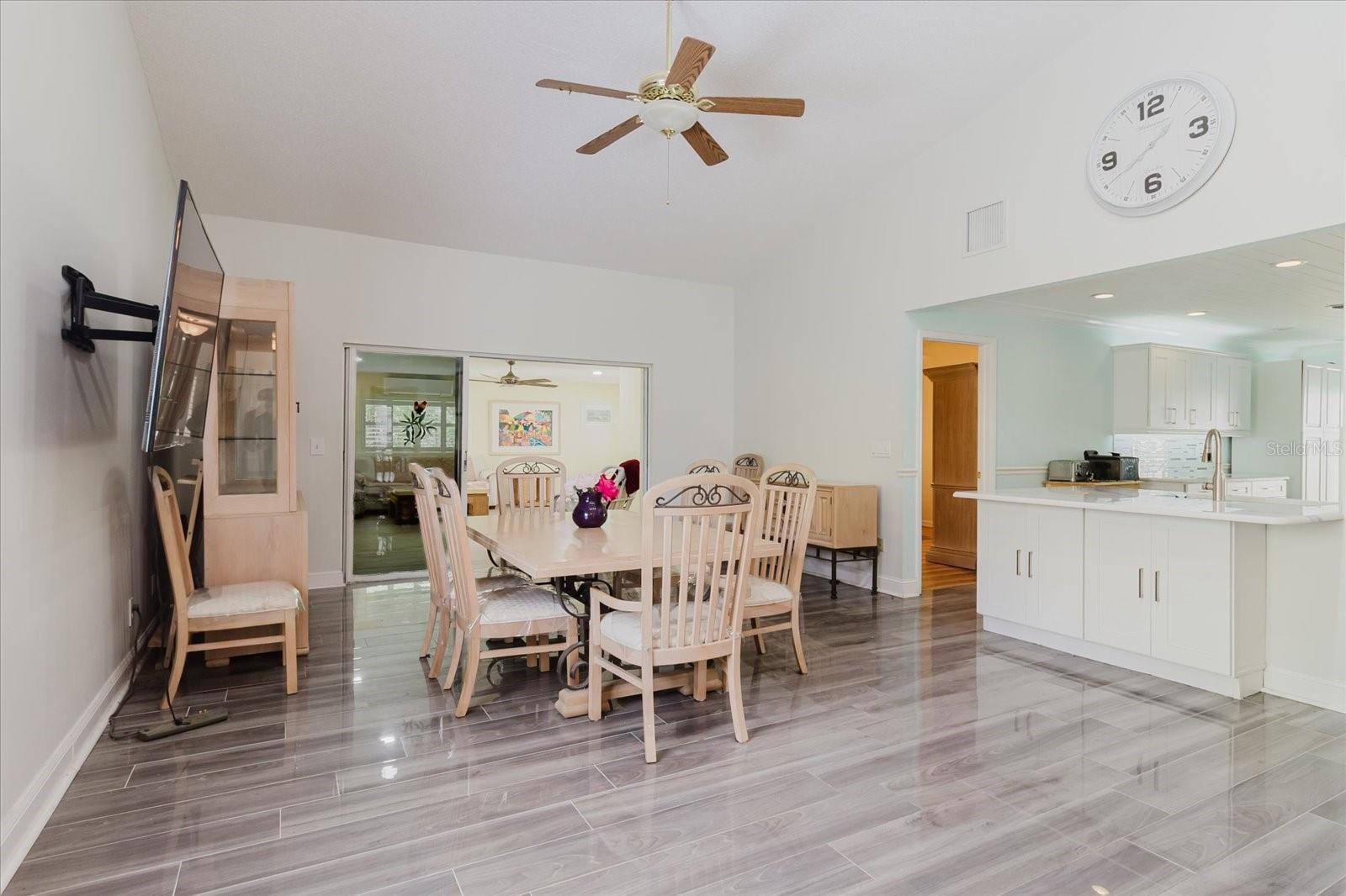 11521 Rose Tree Dr photo 4
