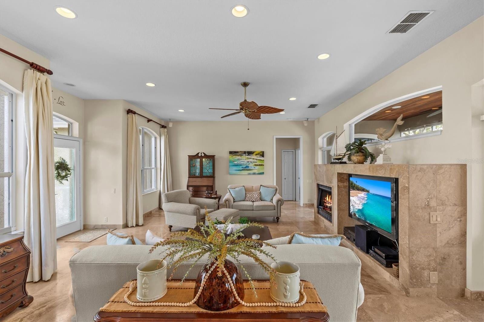 2050 N Pointe Alexis Dr photo 5