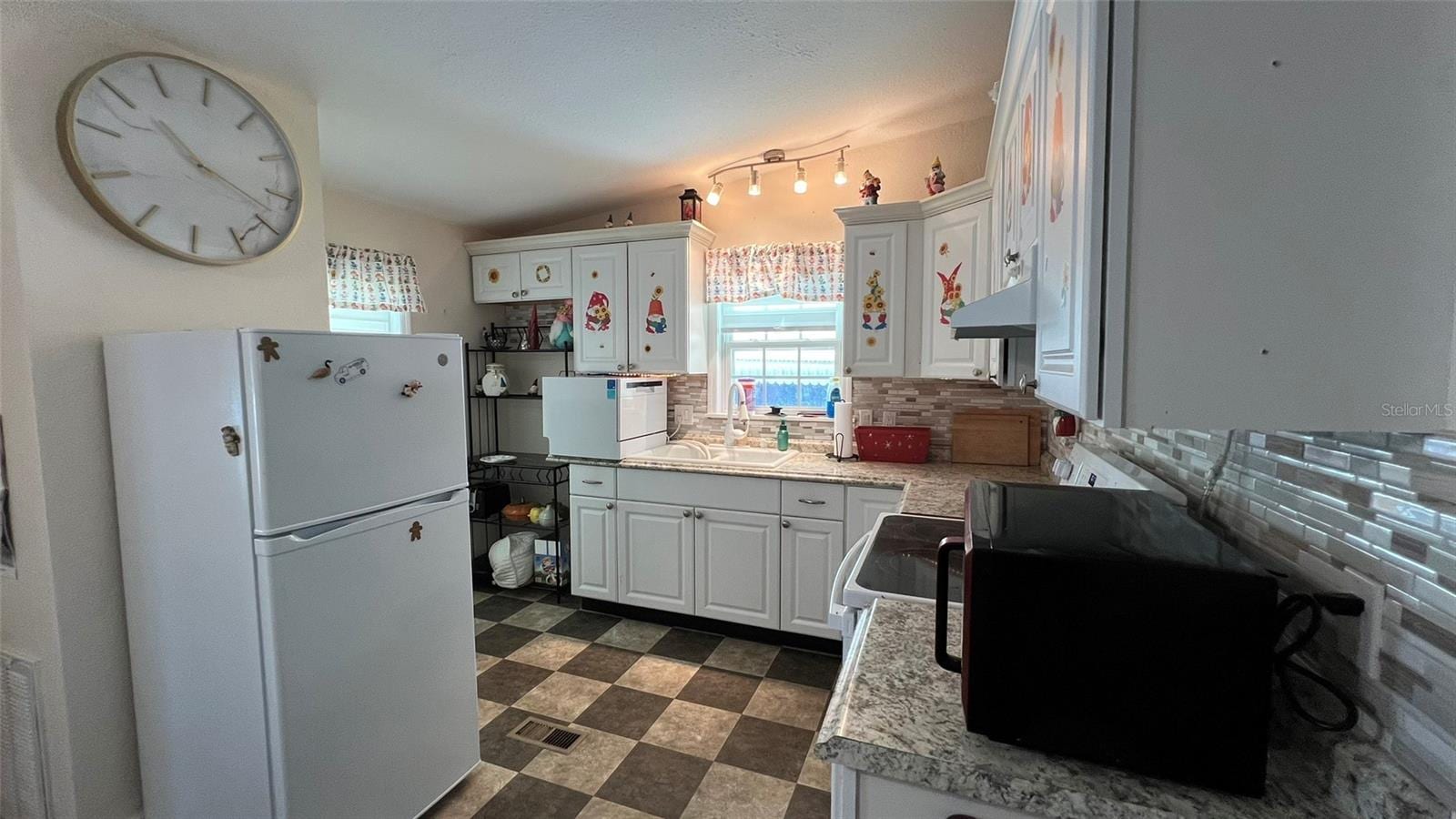 3829 Chah Dr photo 4