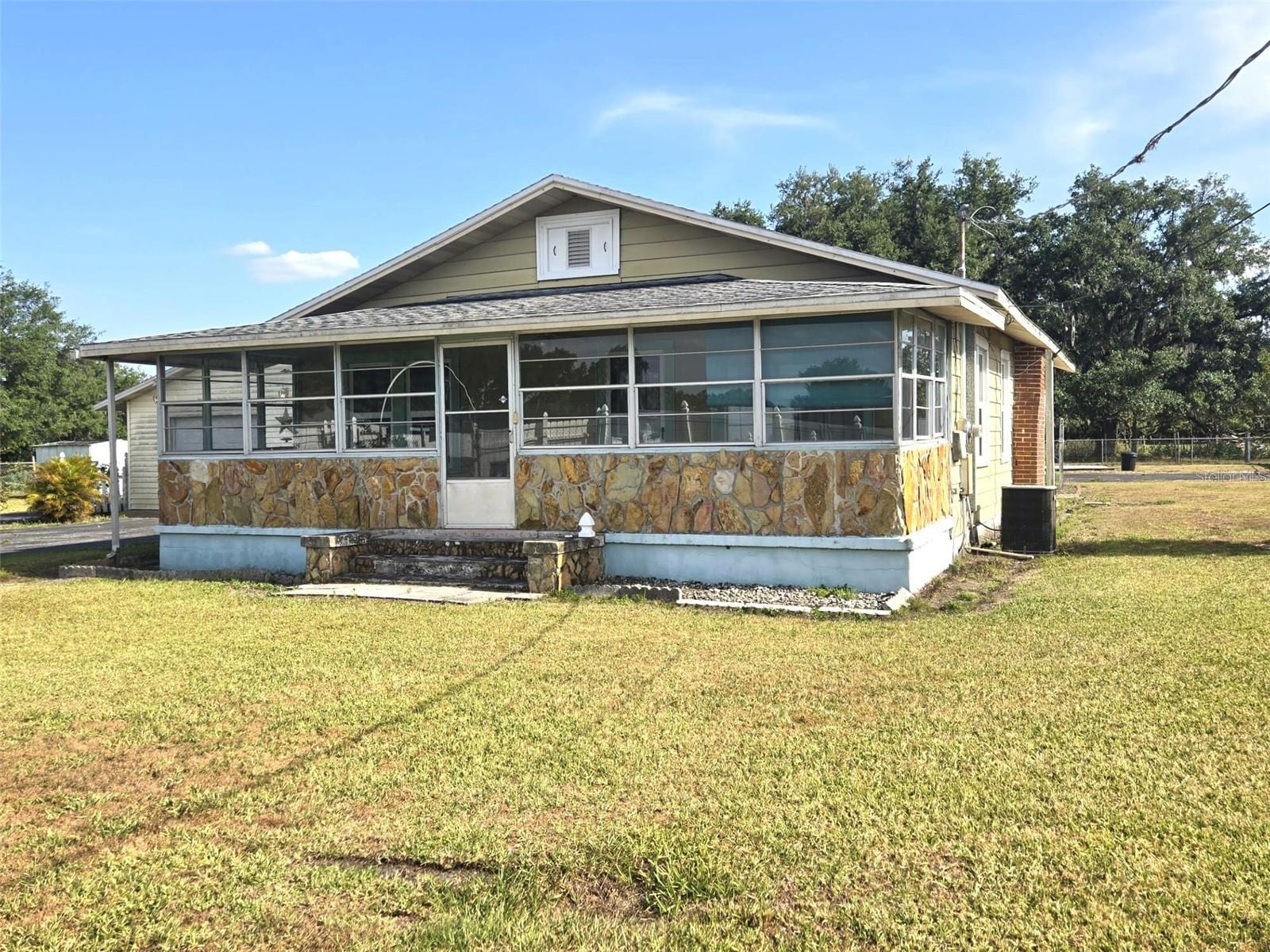 3101 Medulla Rd photo 3