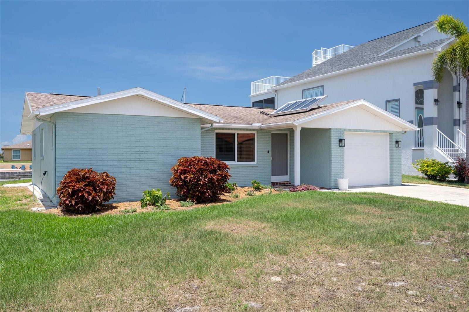 15713 Century Dr photo 2