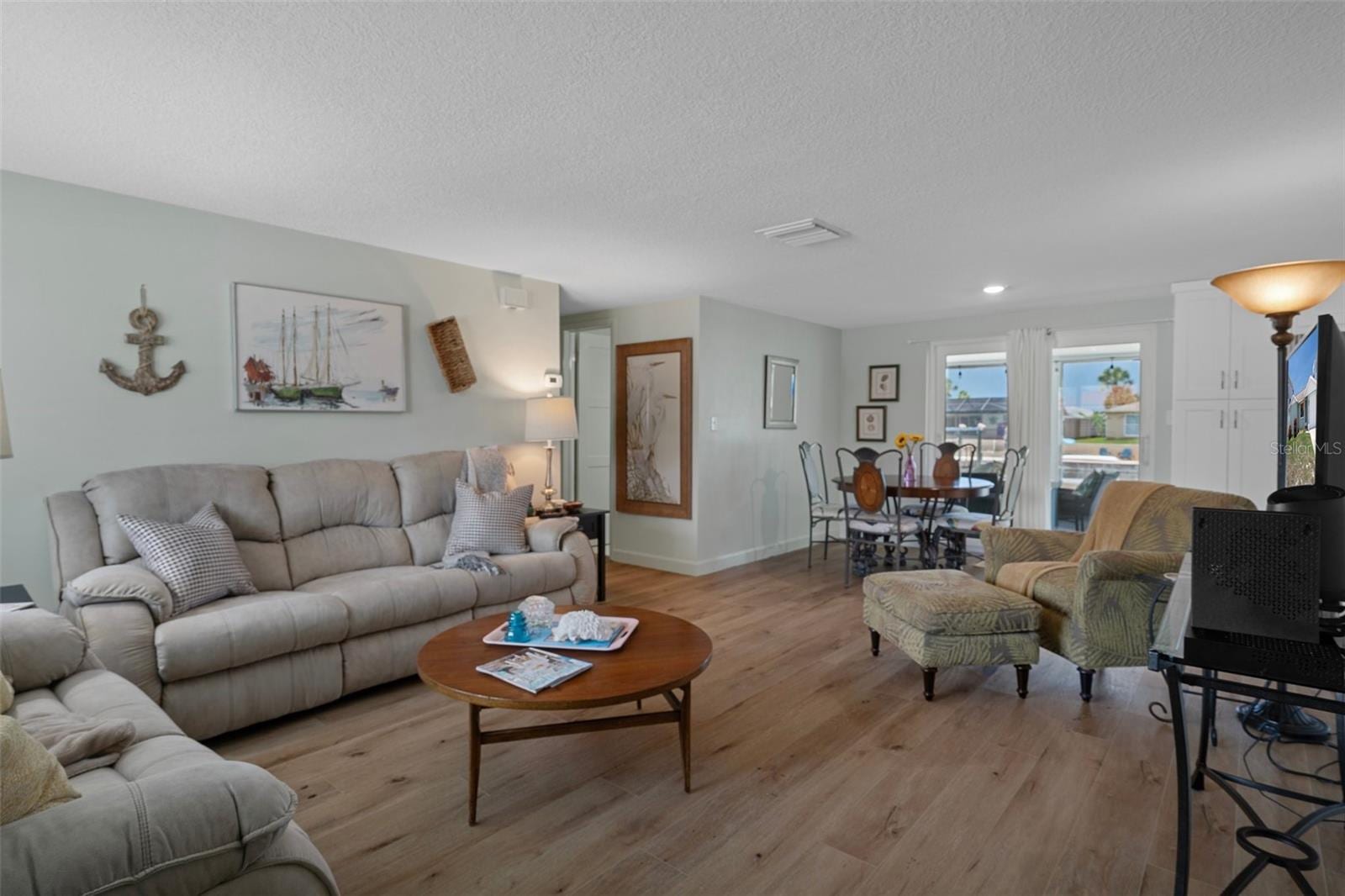 15713 Century Dr photo 5
