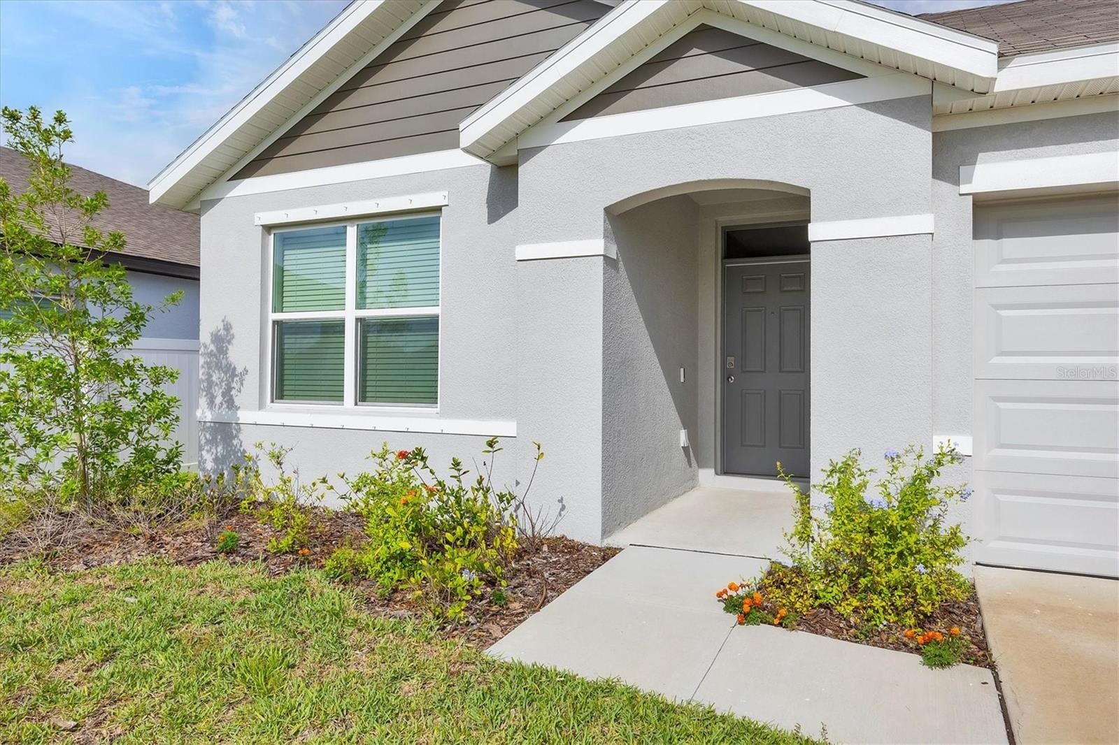 2105 Grand Flora Trl photo 2