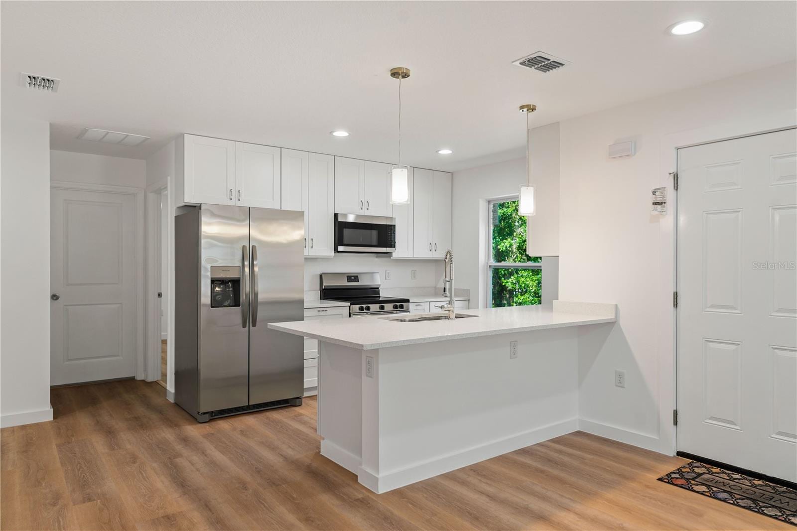 10219 Huntley St photo 4