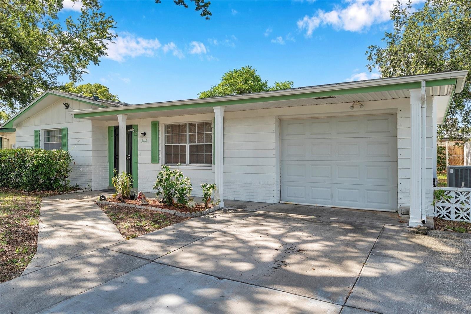 3118 Lloyd Dr photo 2
