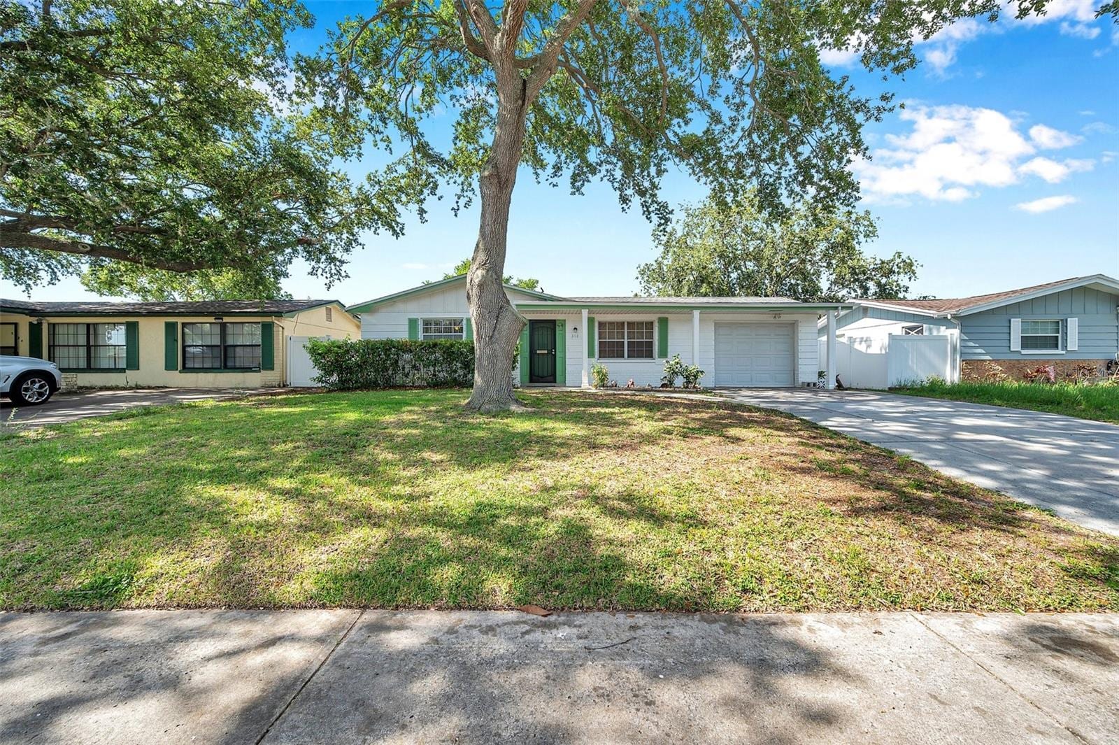 3118 Lloyd Dr photo 4