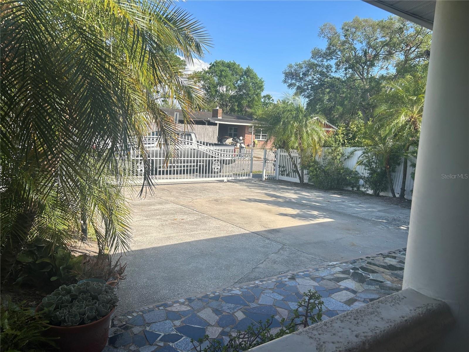 5106 Gateway Dr photo 2