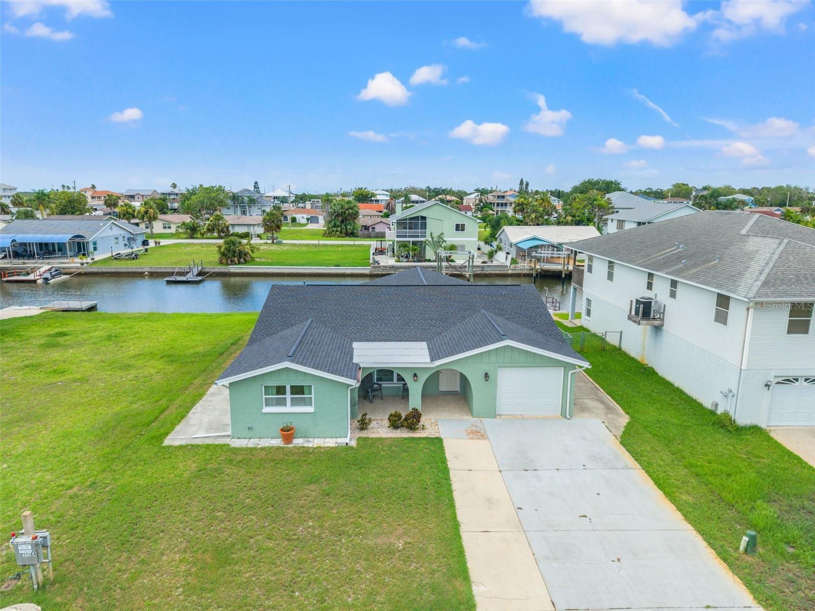 7401 Islander Ln photo 2