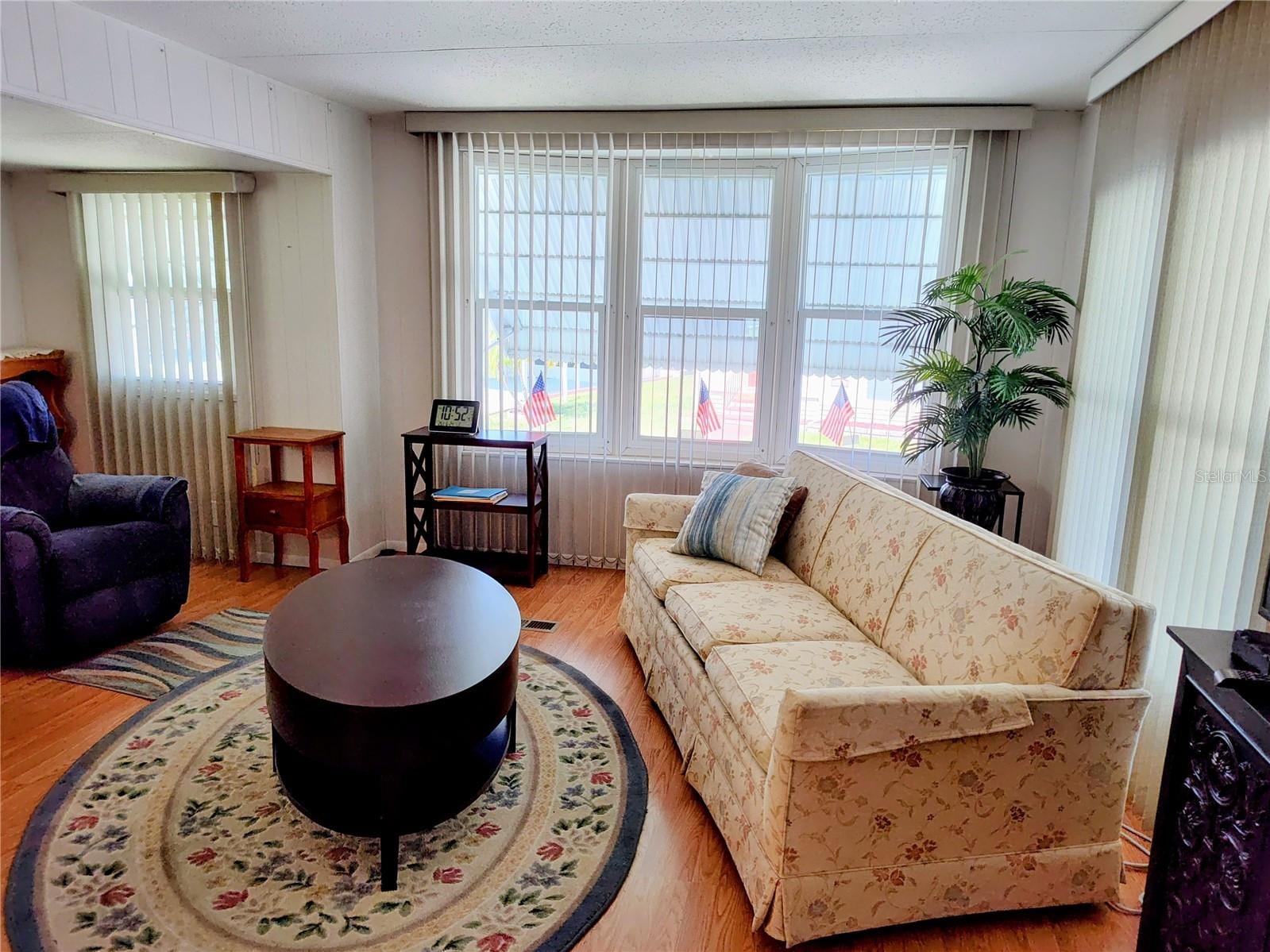 3420 Lanark Dr photo 3