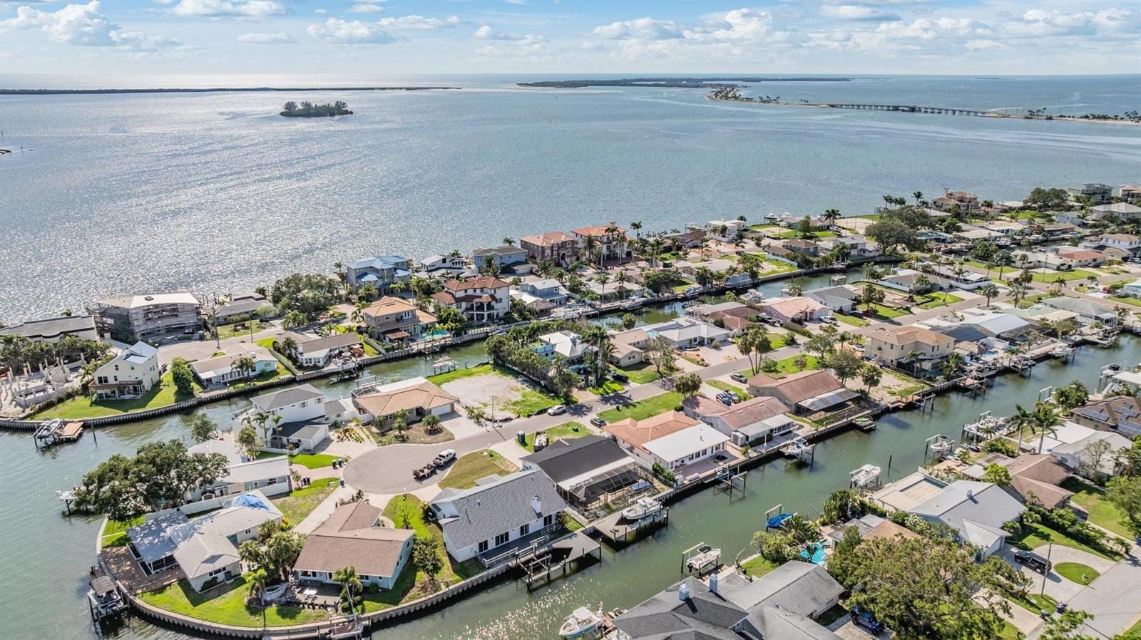 2127 Lagoon Dr photo 3