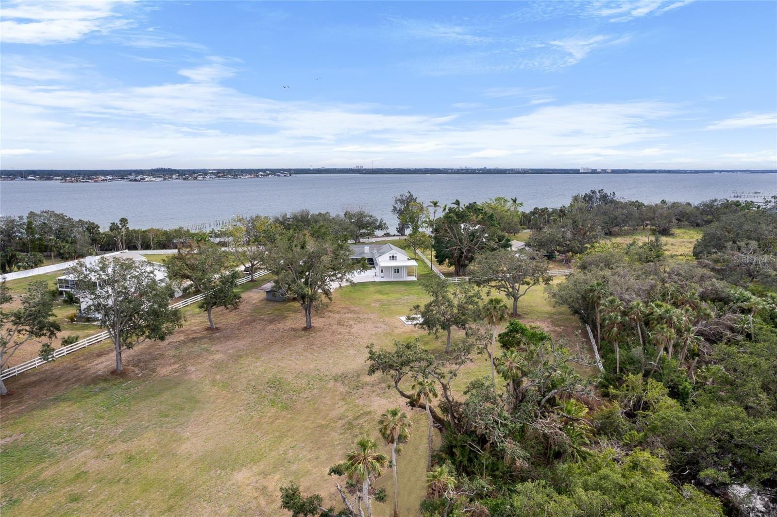 724 Bayshore Dr photo 5