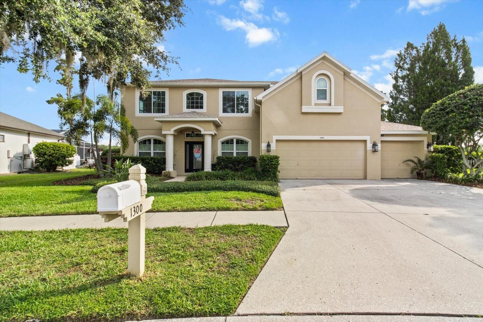 1300 Wyndham Lakes Dr photo 3