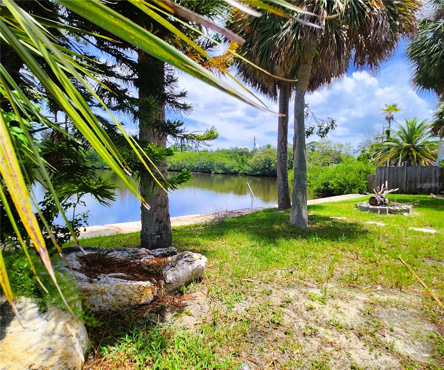 6975 Edgewater Dr photo 5