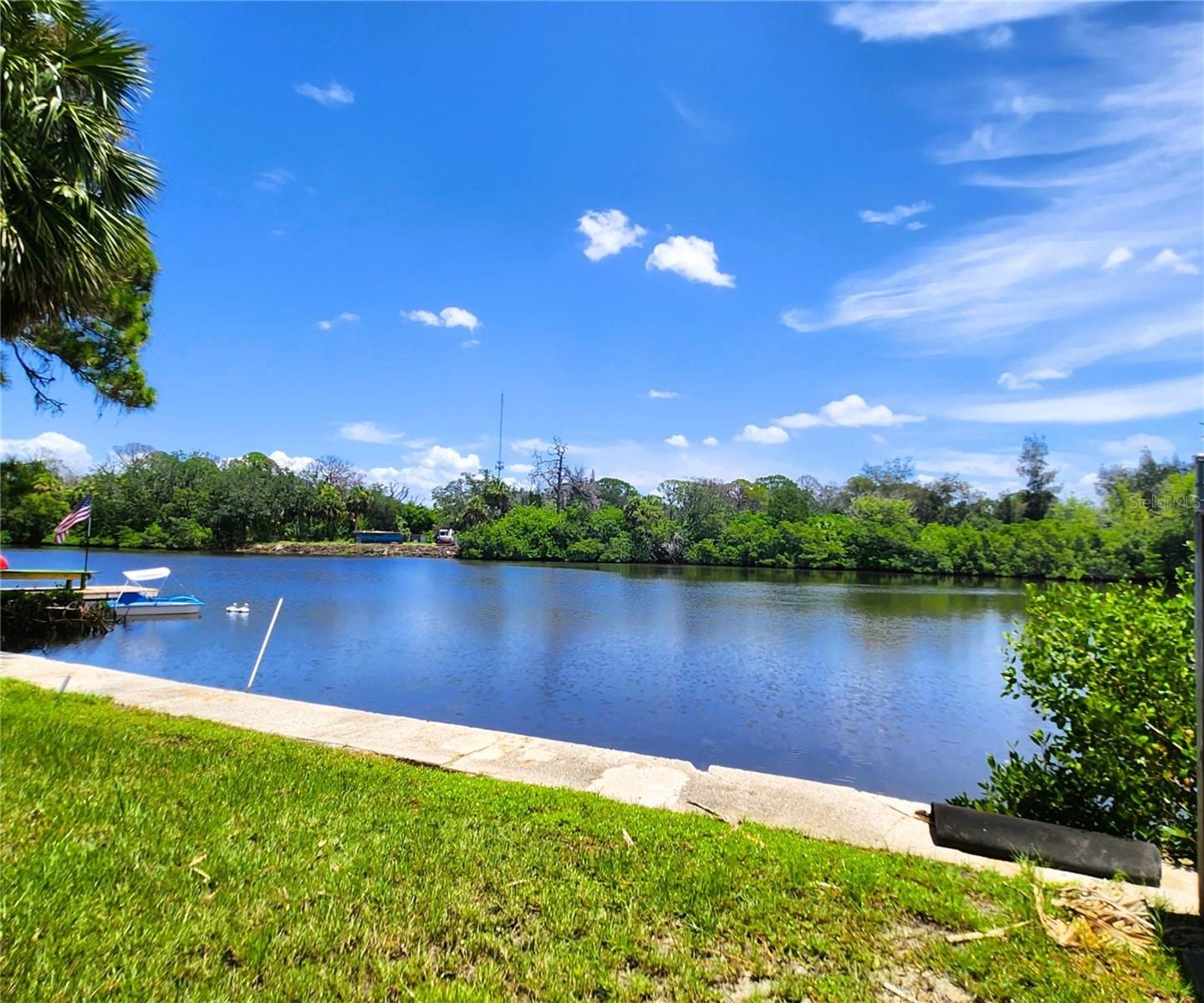 6977 Edgewater Dr photo 3