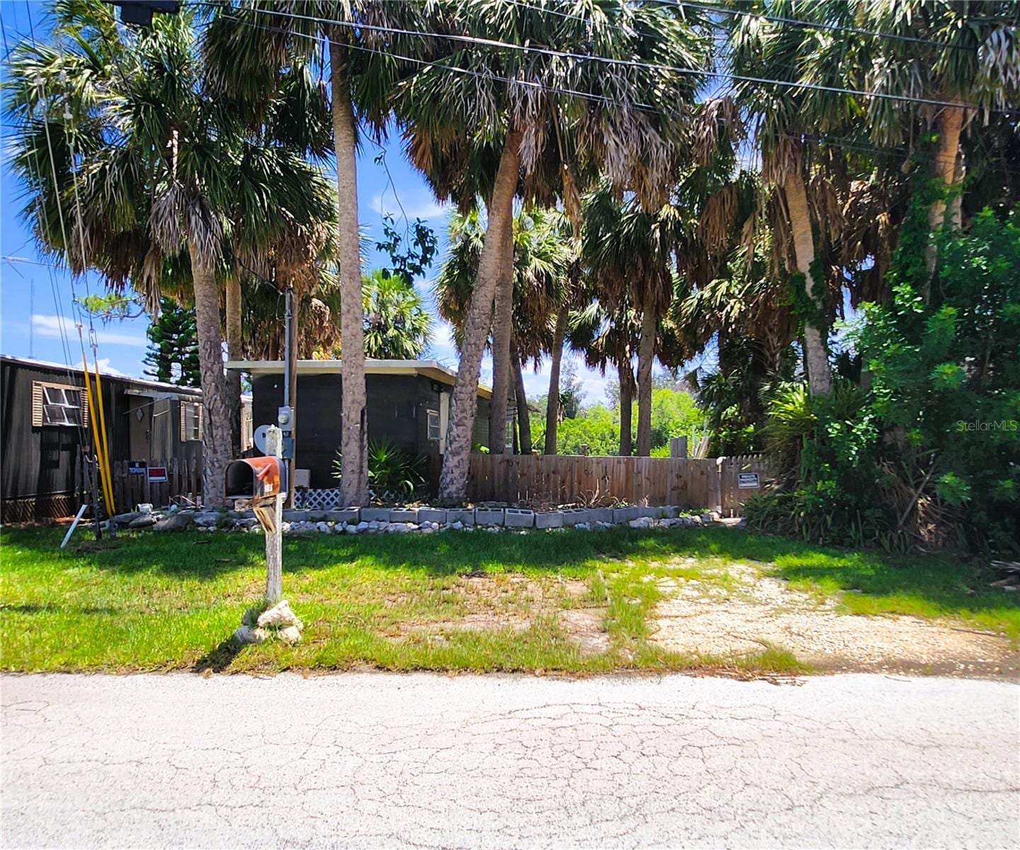 6977 Edgewater Dr photo 4