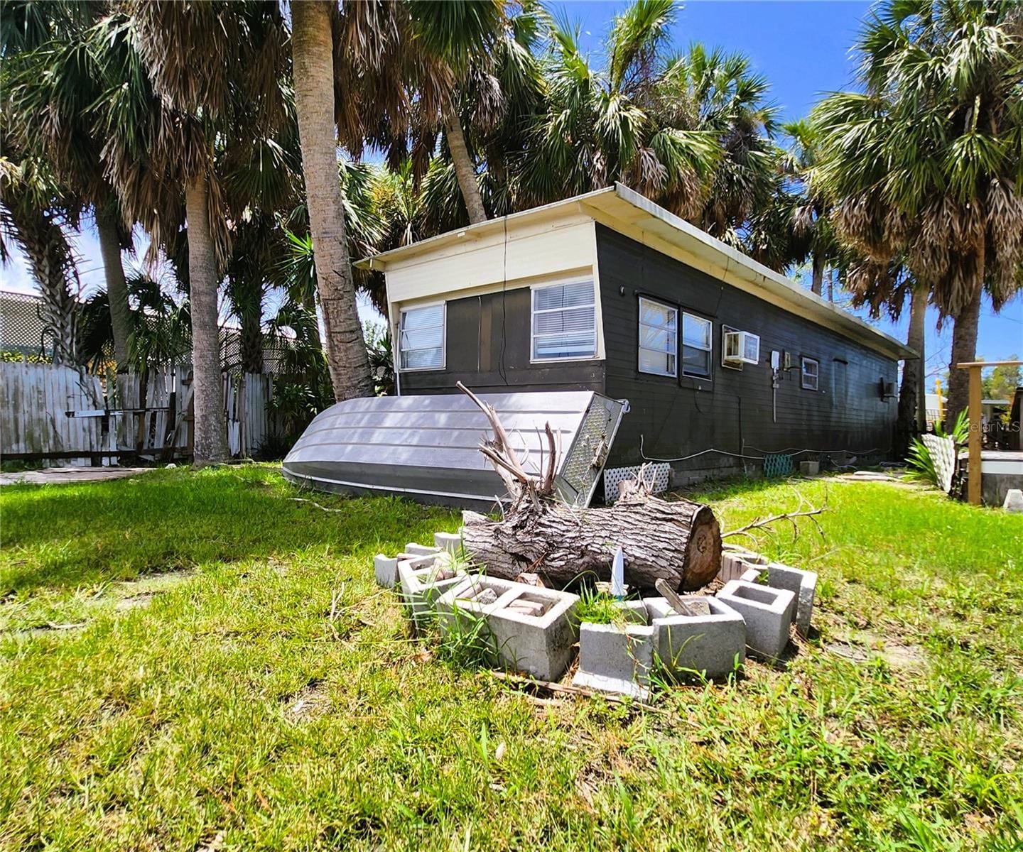 6977 Edgewater Dr photo 5