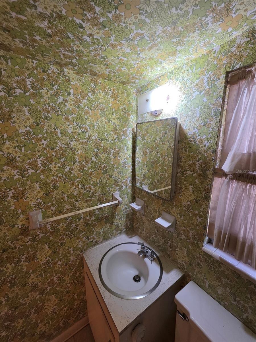1330 Rhodes Ave photo 3