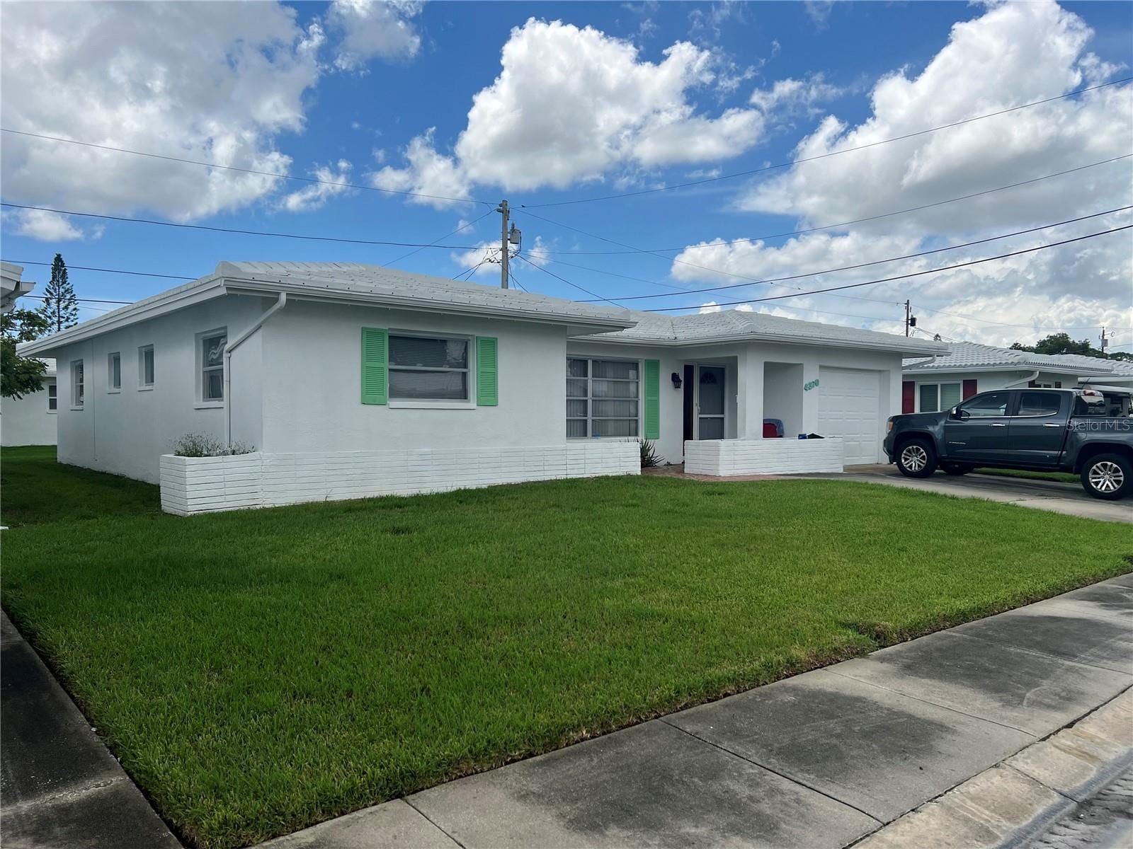 4370 94th Ter N photo 2