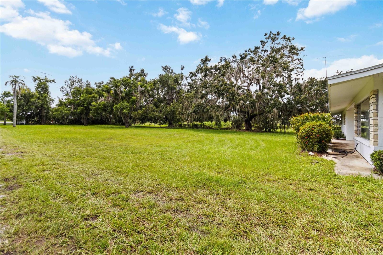 11880 Us Highway 301  N photo 5