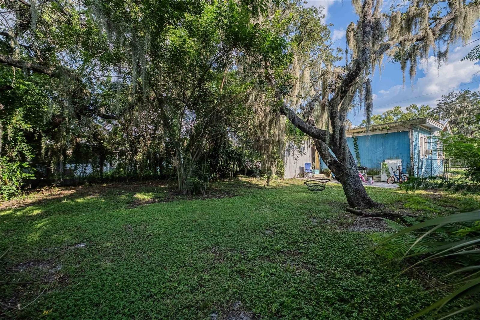 2236 Burns St photo 3