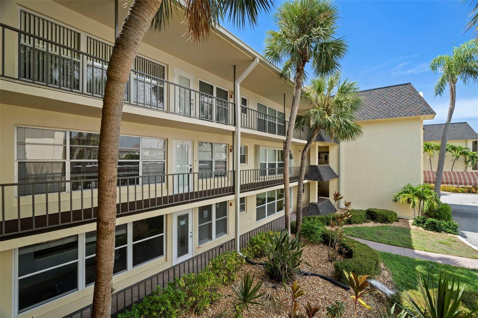 4780 Cove Cir #205 photo 2