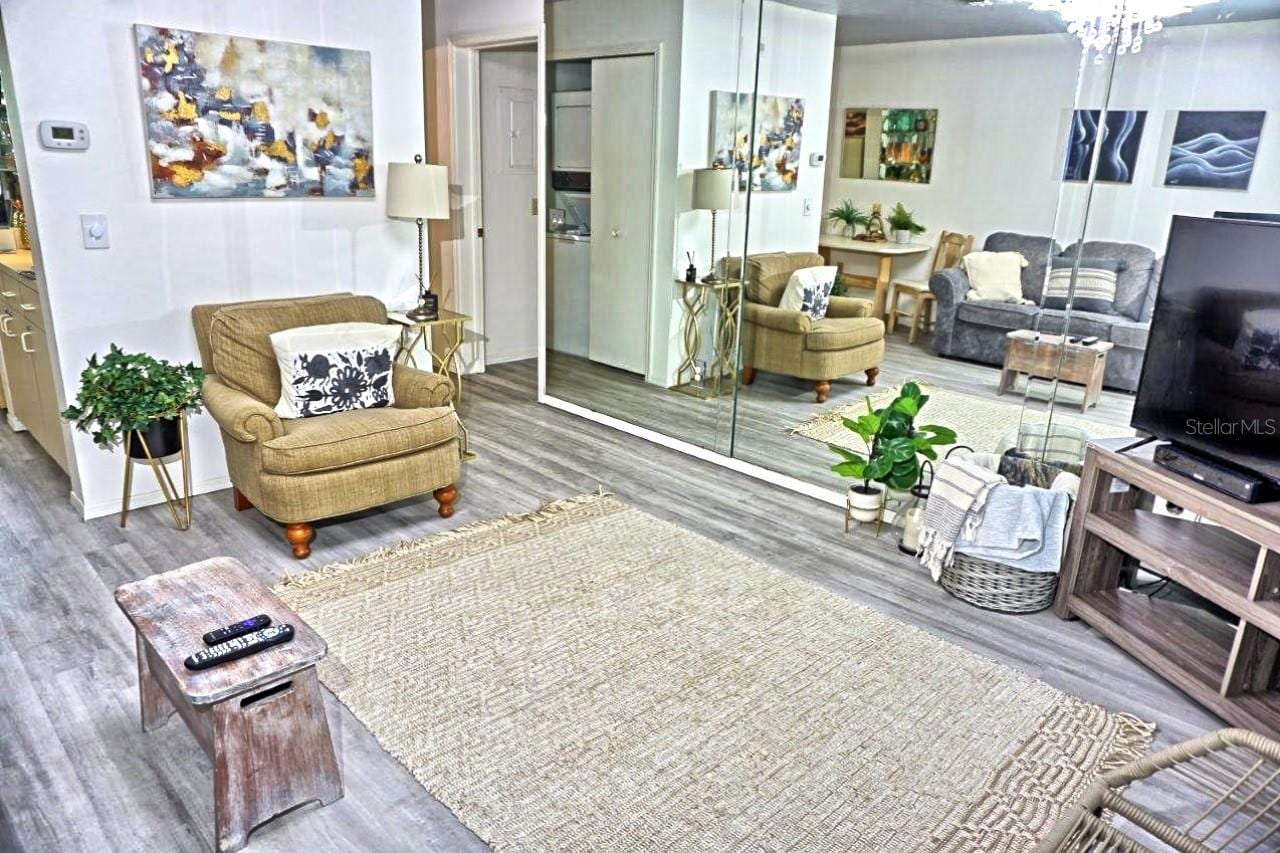 2210 Vista Del Sol Cir #520 photo 4