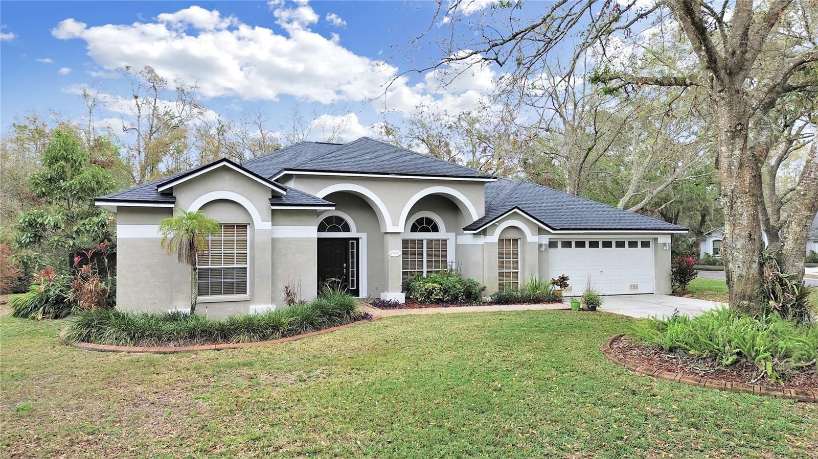 17307 Oak Ledge Dr photo 2