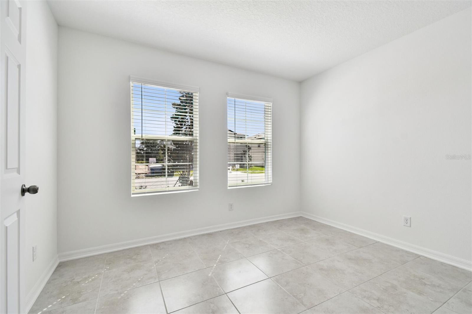 12801 Castle Oaks Dr photo 5