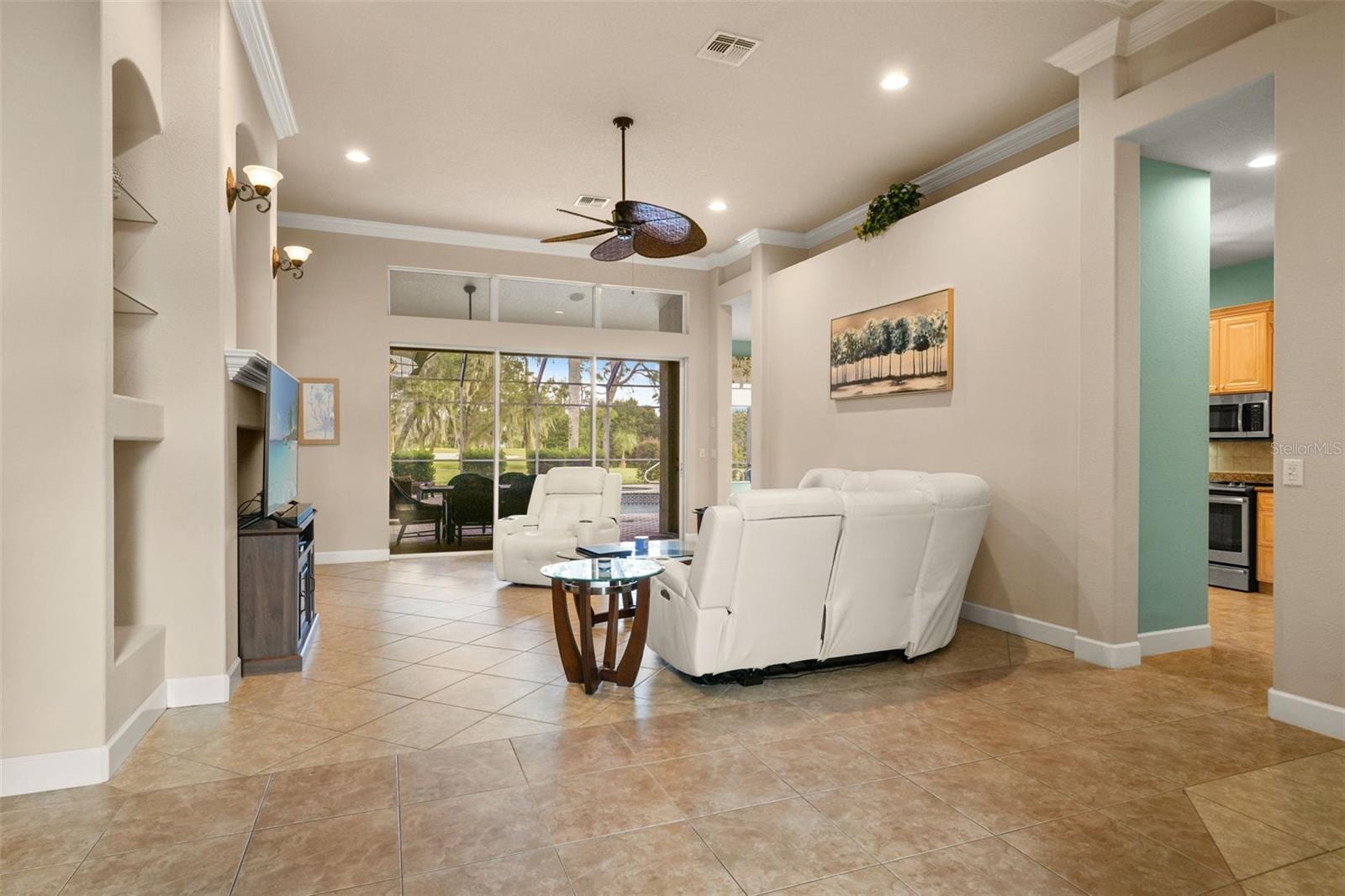 9059 Penelope Dr photo 4