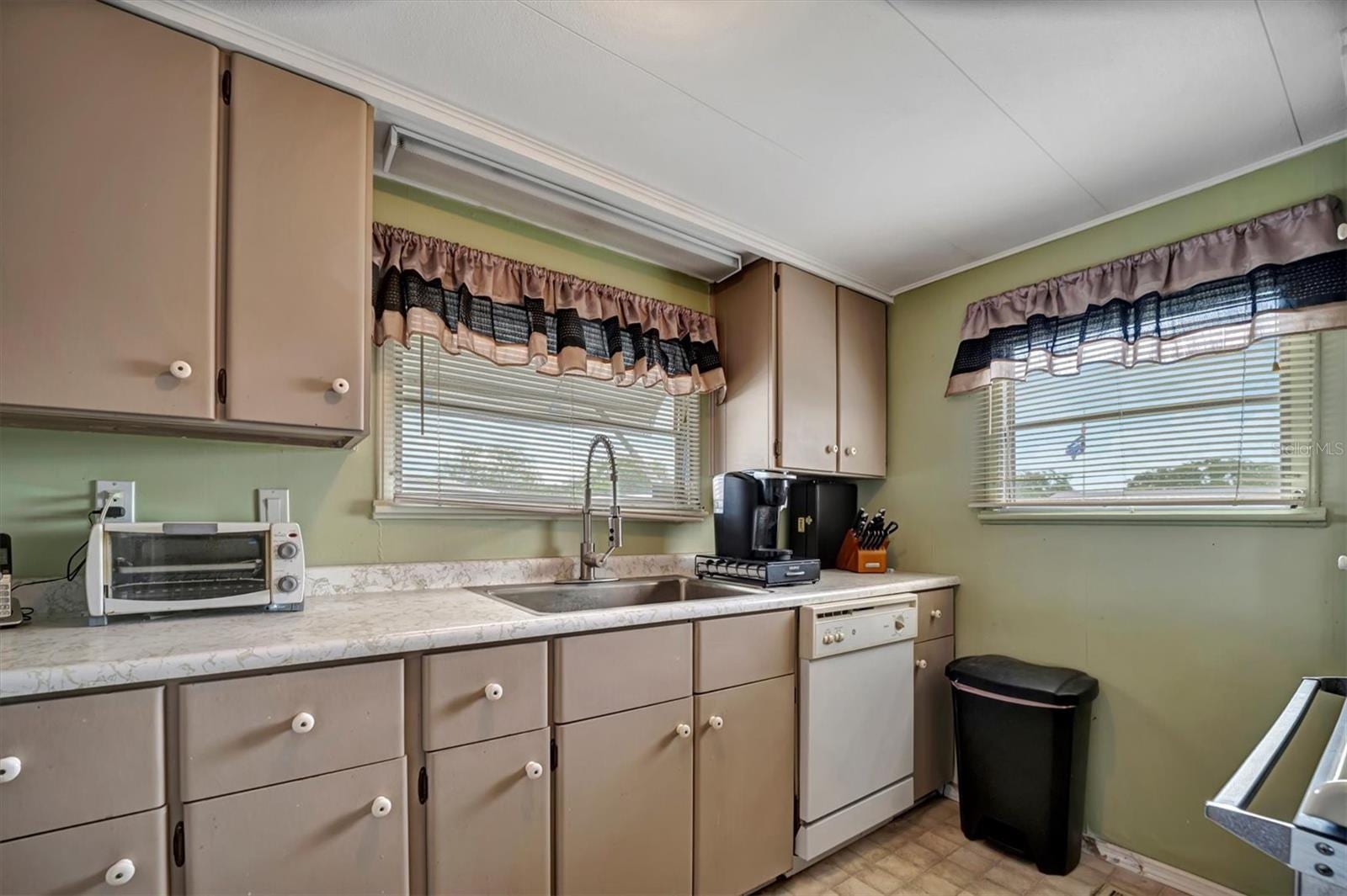 122 E Saint Annes Cir photo 3