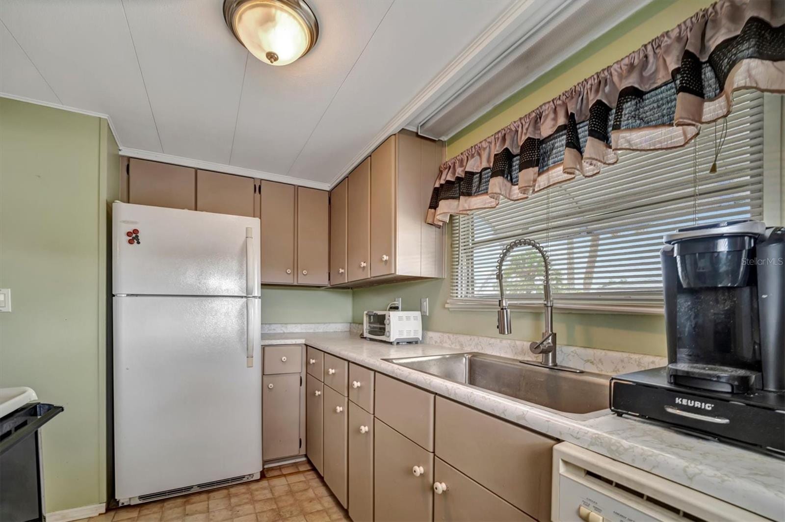 122 E Saint Annes Cir photo 4